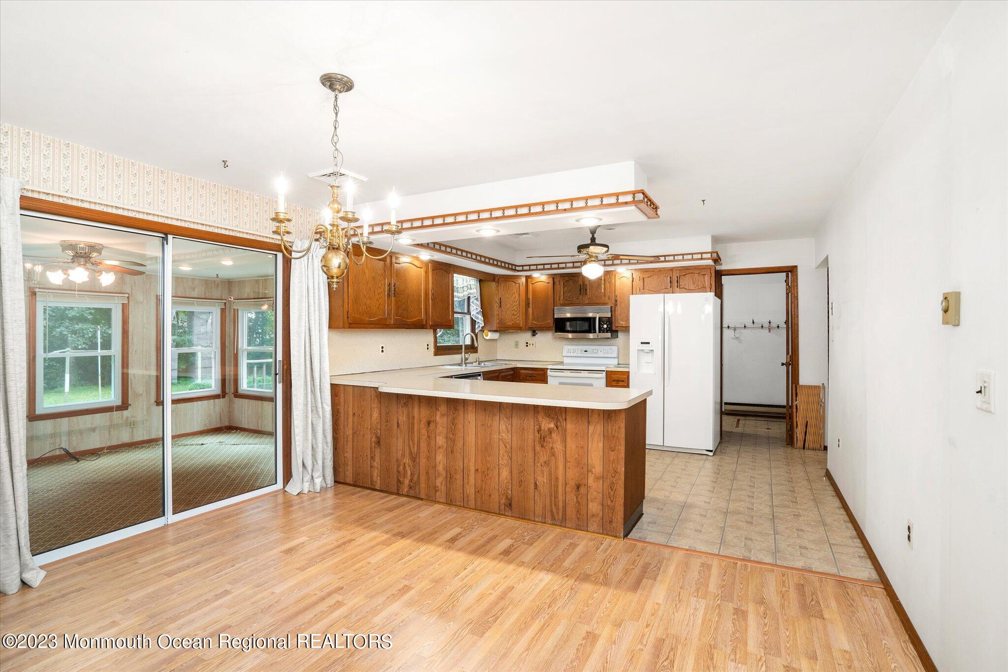 201 West Millstream Road Cream Ridge, NJ 08514 - Photo 4 of 41 15-201_W_Millstream_Rd-15