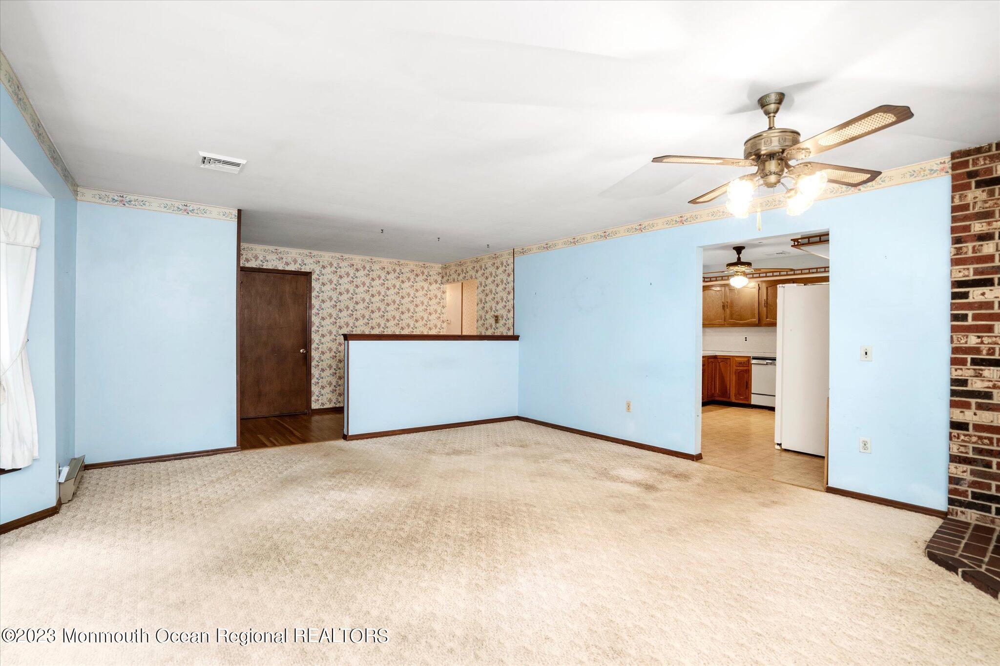 201 West Millstream Road Cream Ridge, NJ 08514 - Photo 10 of 41 an empty room with fan and windows