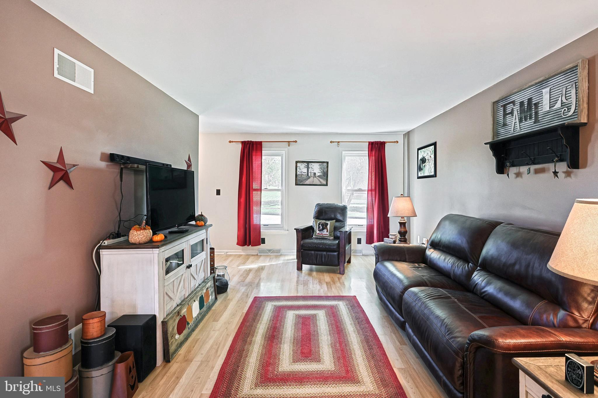 3284 Raintree Road York, PA 17404 - Photo 6 of 33 Gallery Image 6