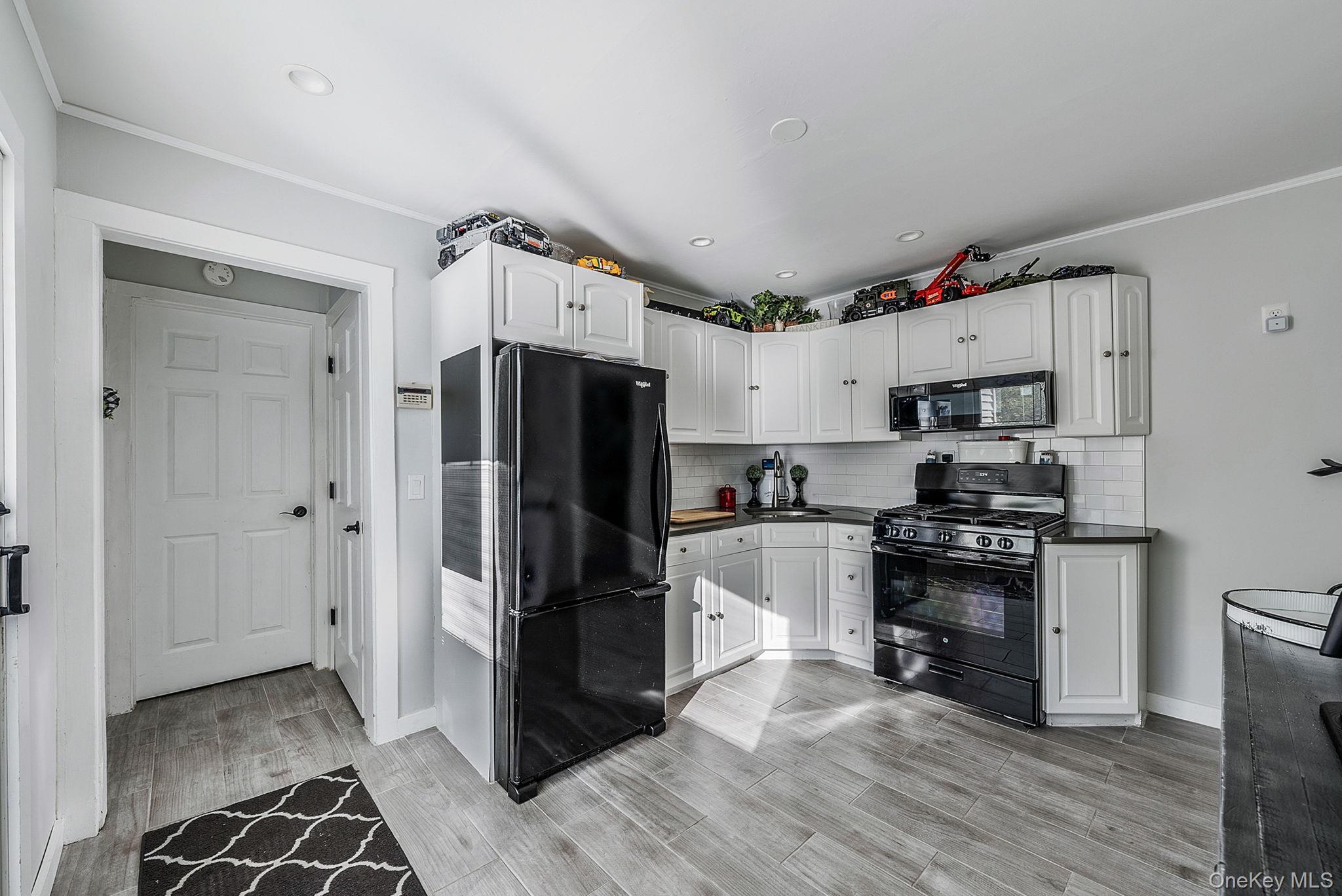66 Hedge Road East Patchogue, NY 11772 - Photo 28 of 32