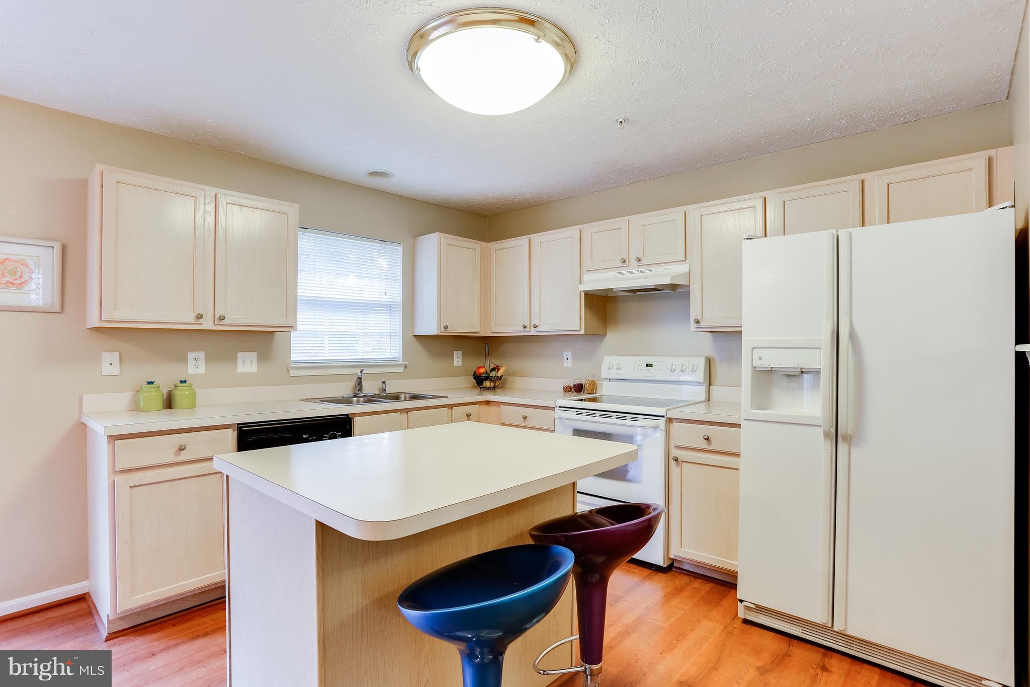 105 Carolstowne Road Reisterstown, MD 21136 - Photo 7 of 27 Kitchen w/ Island & seating