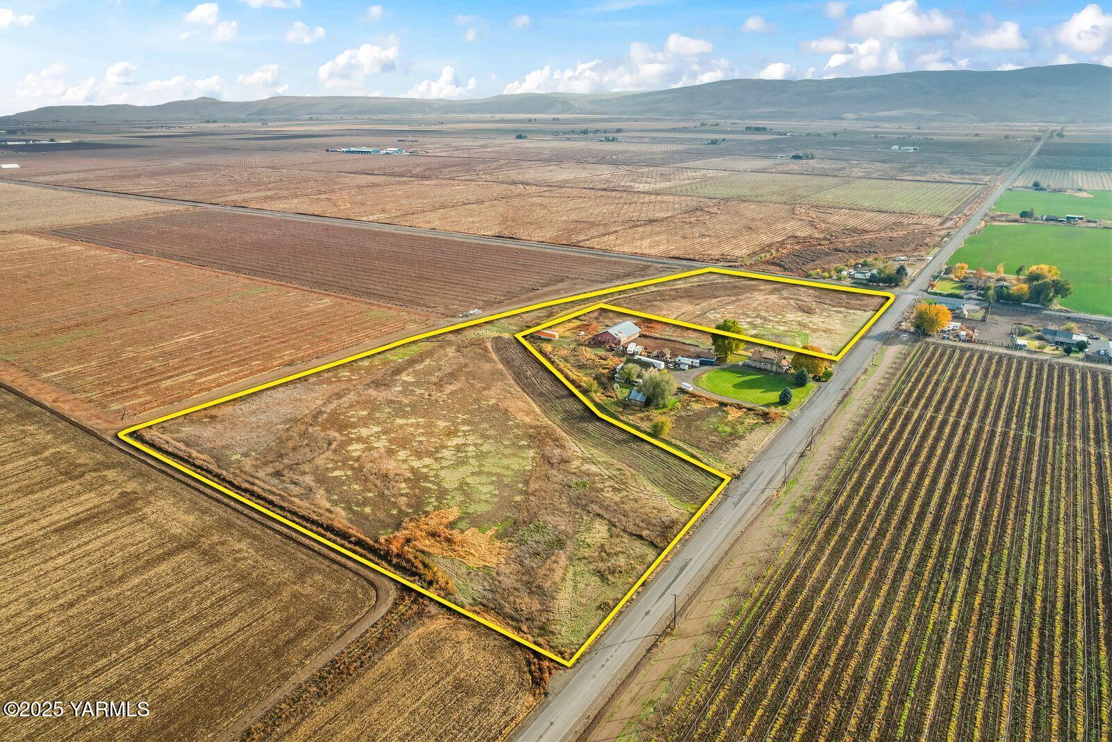 Nka Ashue Road Toppenish, WA 98948 - Photo 14 of 14 a view of an ocean from a balcony