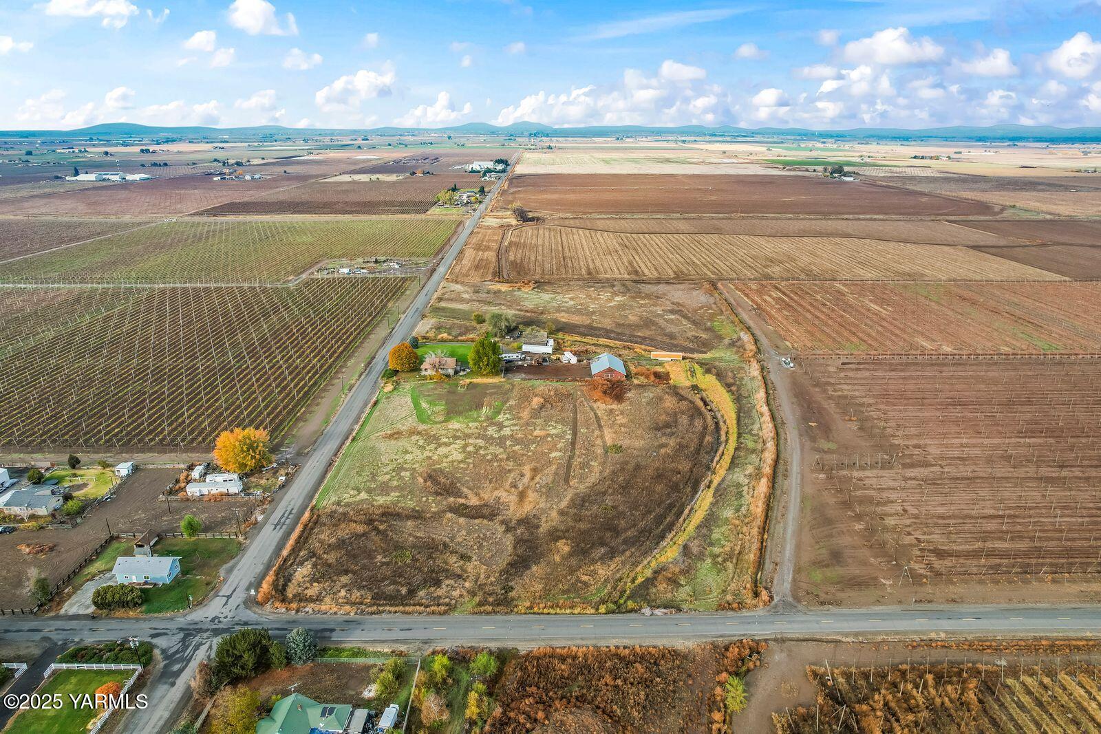 Nka Ashue Road Toppenish, WA 98948 - Photo 4 of 14 a view of an ocean and beach