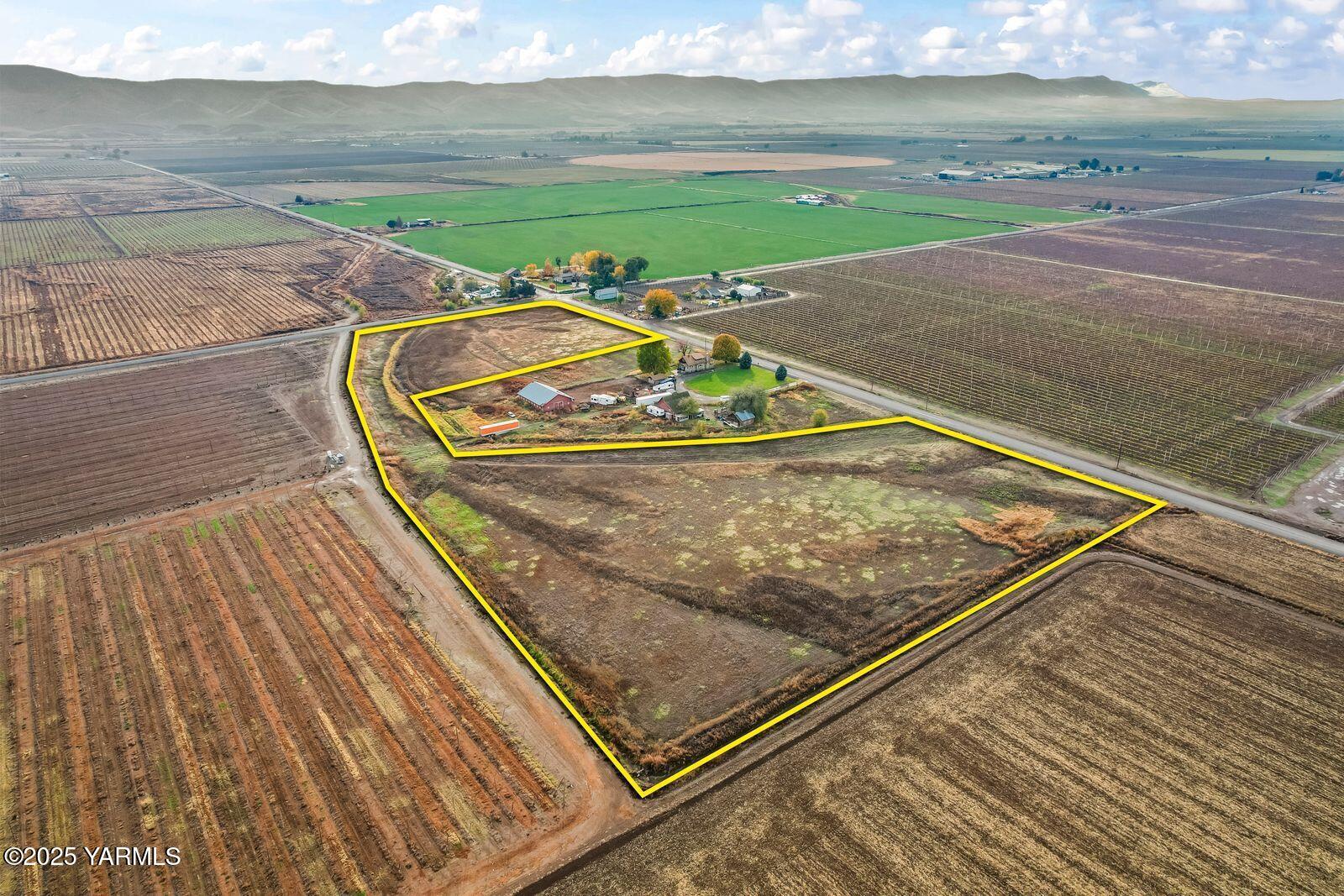 Nka Ashue Road Toppenish, WA 98948 - Photo 10 of 14 a view of a tennis court