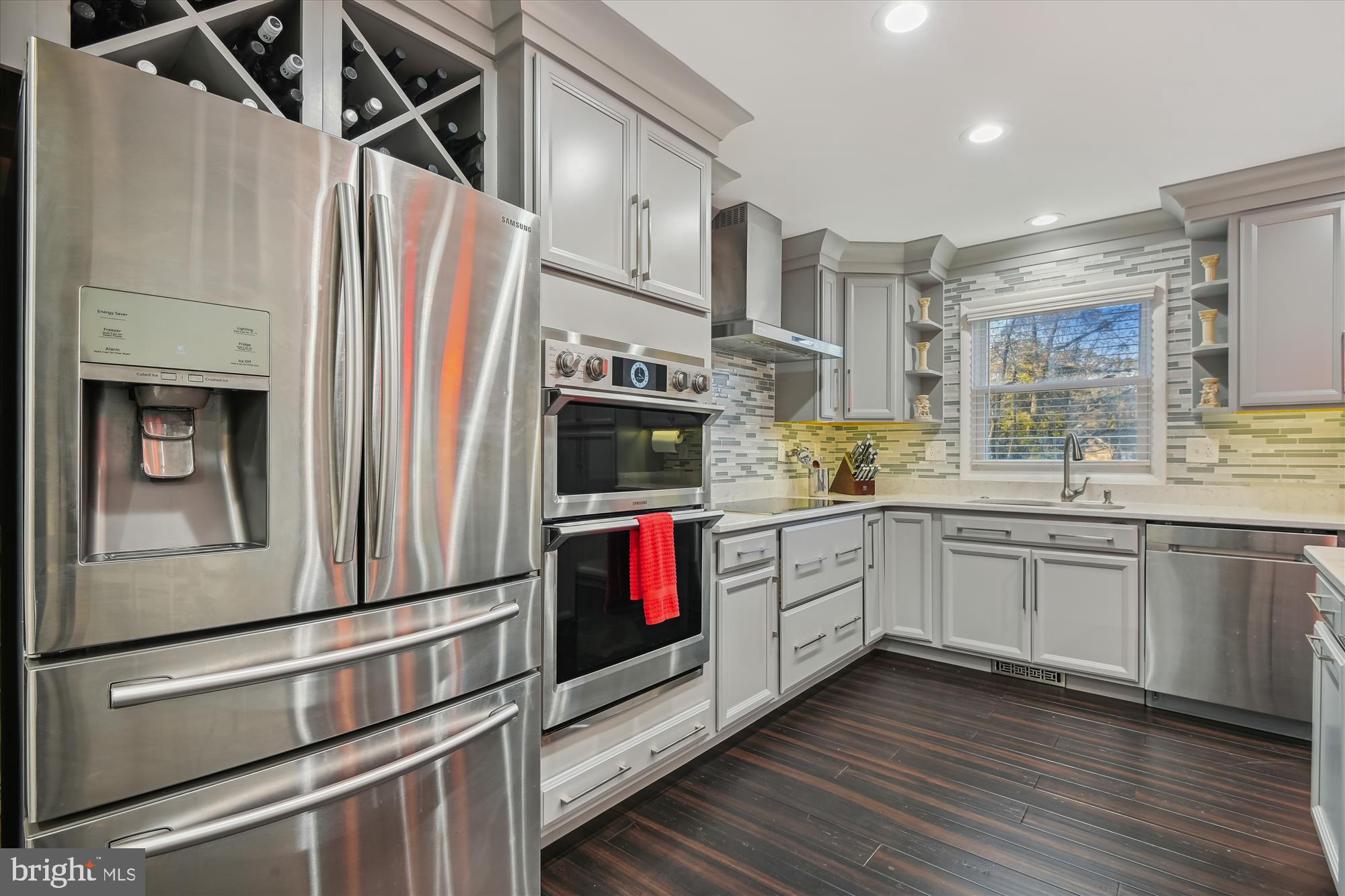 706 Sycamore Leaf Road Severn, MD 21144 - Photo 8 of 37 Stunning kitchen renovation! Samsung appliances