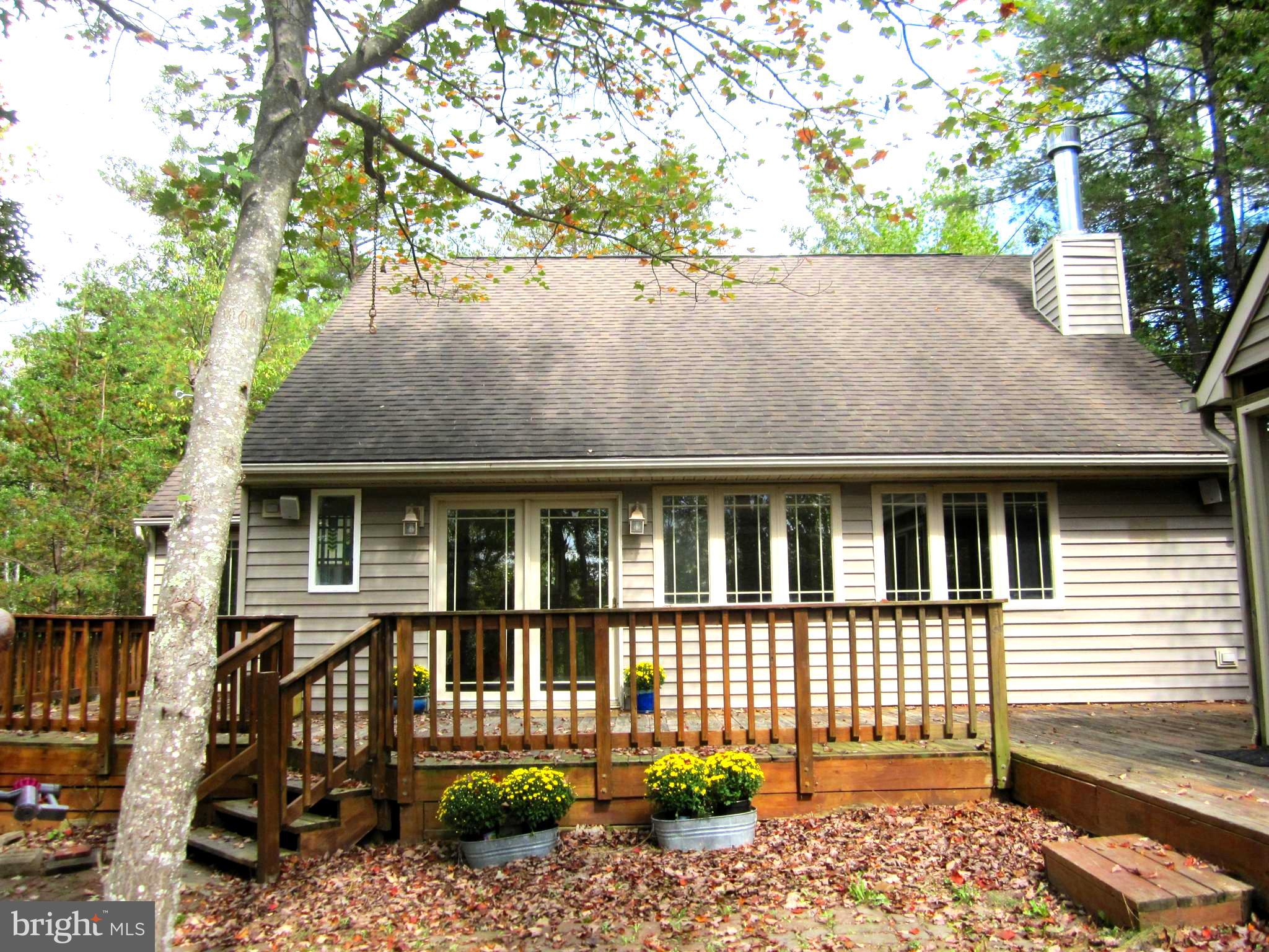 17 Davis Court Basye, VA 22810 - Photo 3 of 18 front view of a house