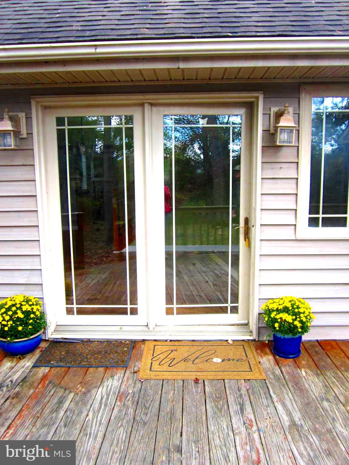 17 Davis Court Basye, VA 22810 - Photo 7 of 18 a view of a entryway door front of a house