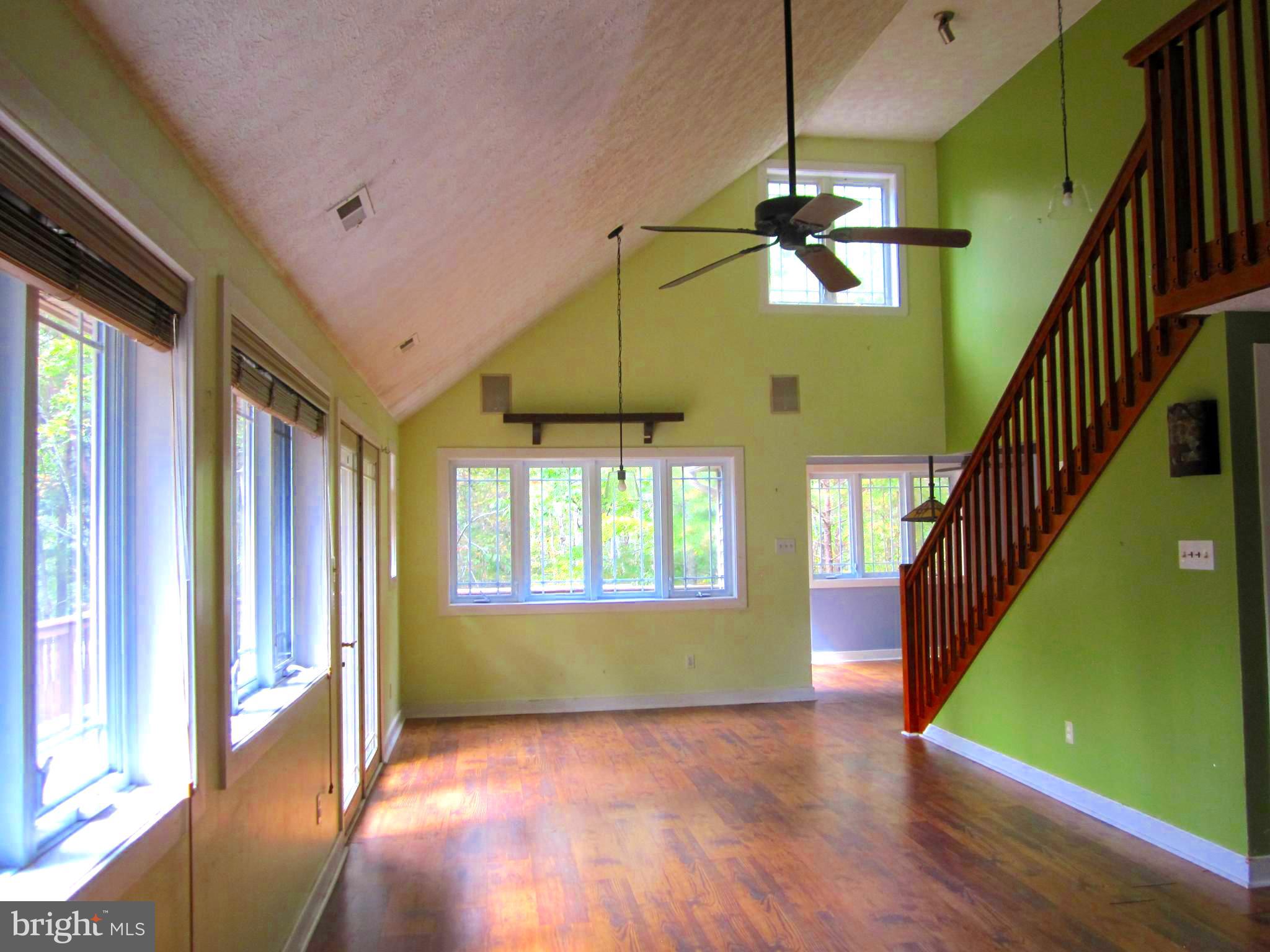 17 Davis Court Basye, VA 22810 - Photo 10 of 18 a view of an entryway