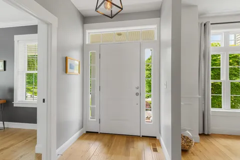 $1,375,000 | 8 Heron Way, Stratham, NH 03885