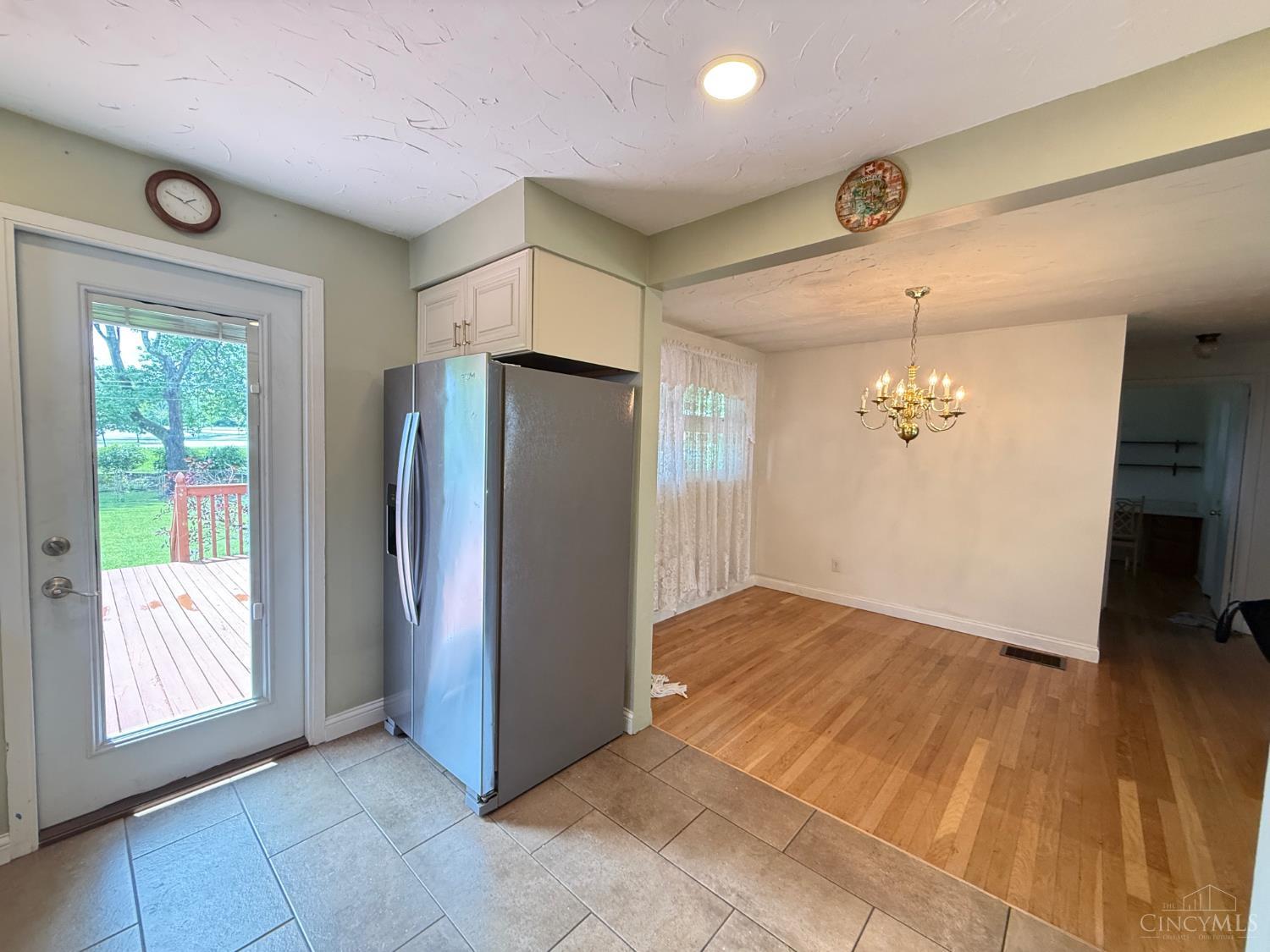 53 Hadley Road Greenhills, OH 45218 - Photo 7 of 28