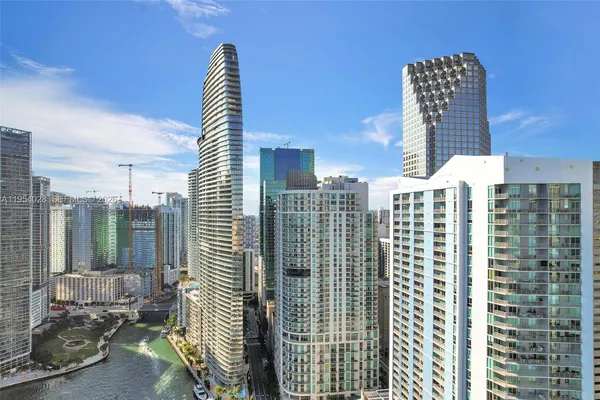 $499,000 | 325 South Biscayne Boulevard, Unit LPH 17, Miami, FL 33131