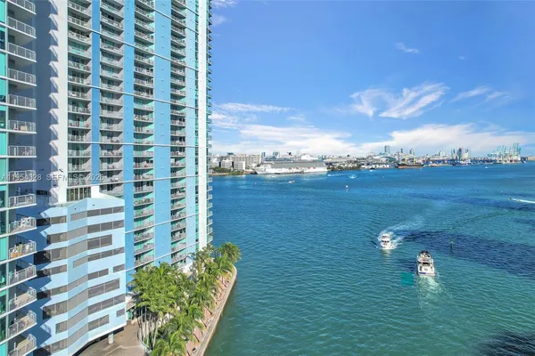 $499,000 | 325 South Biscayne Boulevard, Unit LPH 17, Miami, FL 33131