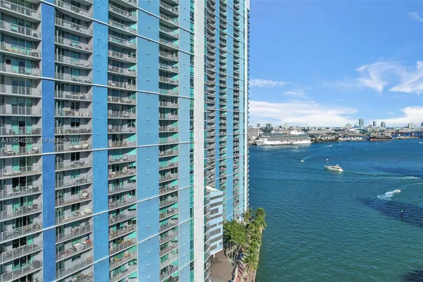 $499,000 | 325 South Biscayne Boulevard, Unit LPH 17, Miami, FL 33131