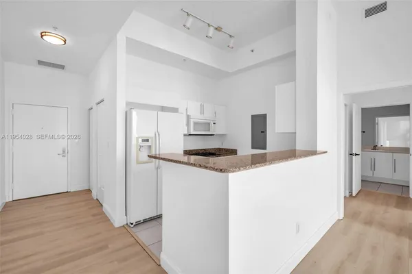 $499,000 | 325 South Biscayne Boulevard, Unit LPH 17, Miami, FL 33131