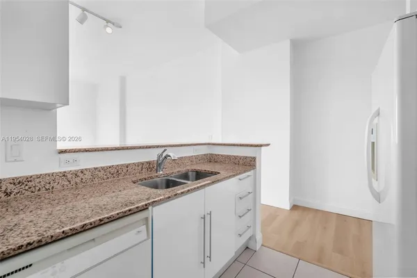 $499,000 | 325 South Biscayne Boulevard, Unit LPH 17, Miami, FL 33131