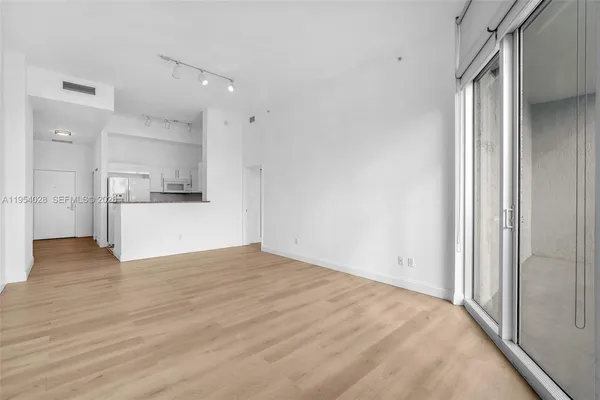 $499,000 | 325 South Biscayne Boulevard, Unit LPH 17, Miami, FL 33131