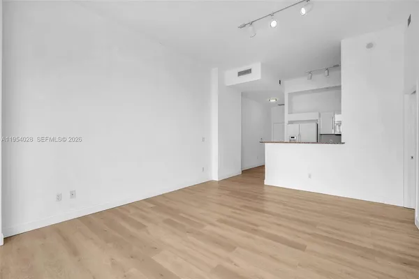 $499,000 | 325 South Biscayne Boulevard, Unit LPH 17, Miami, FL 33131