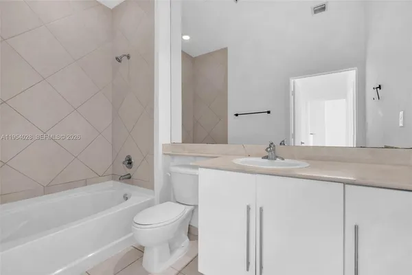 $499,000 | 325 South Biscayne Boulevard, Unit LPH 17, Miami, FL 33131