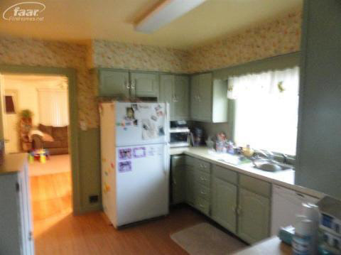 8127 Corunna Road Flint, MI 48532 - Photo 5 of 8 20144925-4.JPG