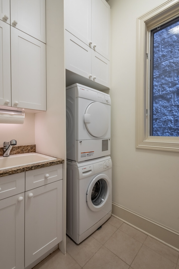 1423 West Lexington Street Chicago, IL 60607 - Photo 22 of 36 a utility room with dryer and washer