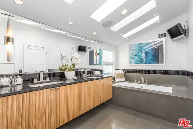 $3,349,000 | 3001 Grand Canal, Venice, CA 90291