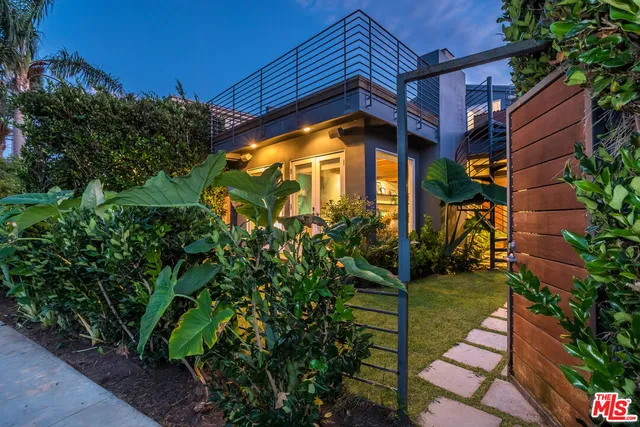 $3,349,000 | 3001 Grand Canal, Venice, CA 90291