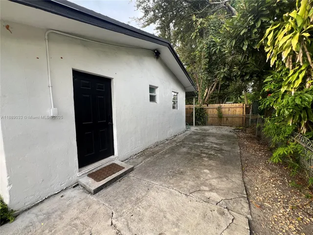 $2,349 | 3102 Southwest 10th Street, Unit 3104A, Miami, FL 33135