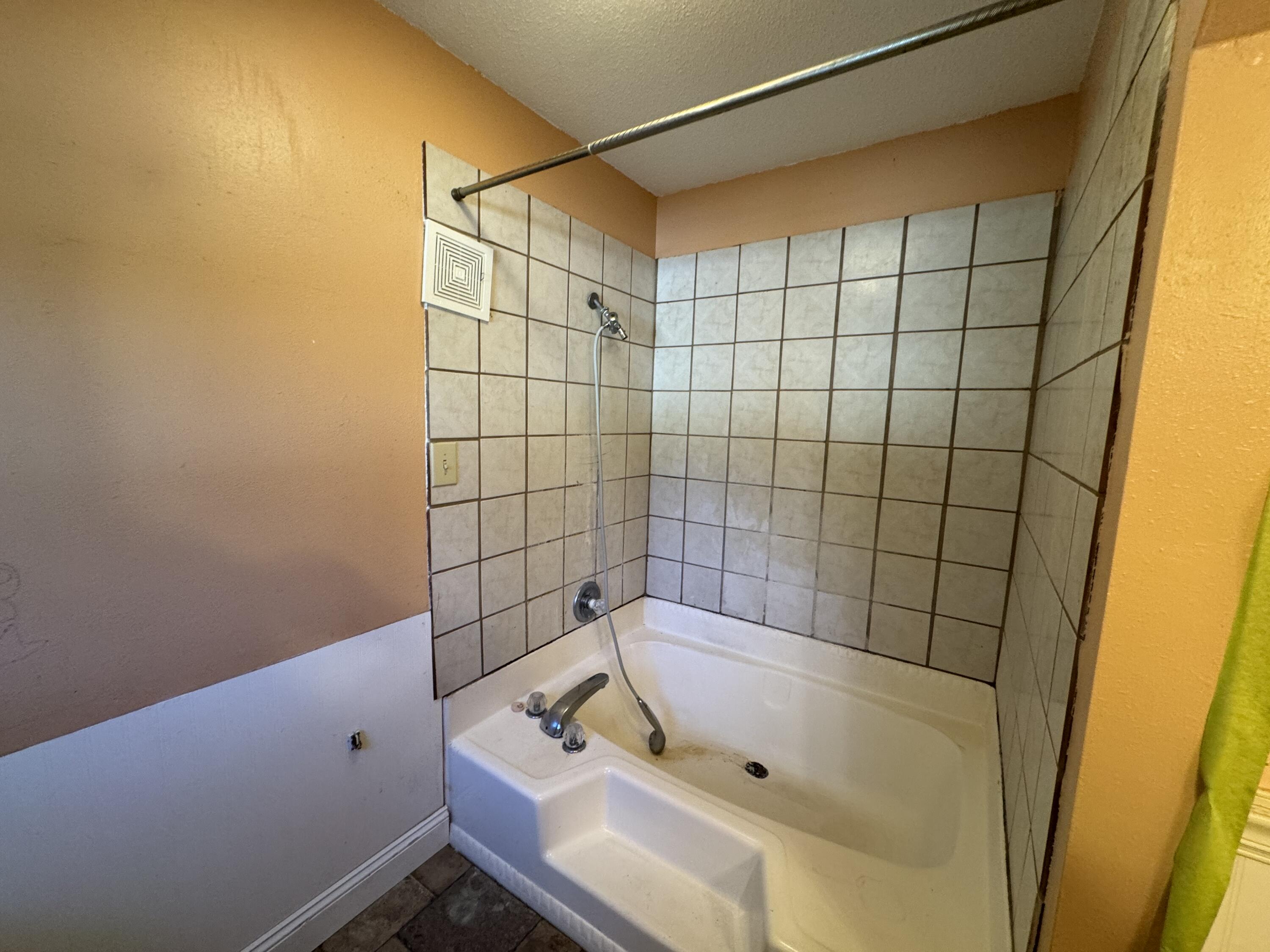 6119 Clear Creek Road Crestview, FL 32539 - Photo 41 of 46 a bath tub sitting next to a window