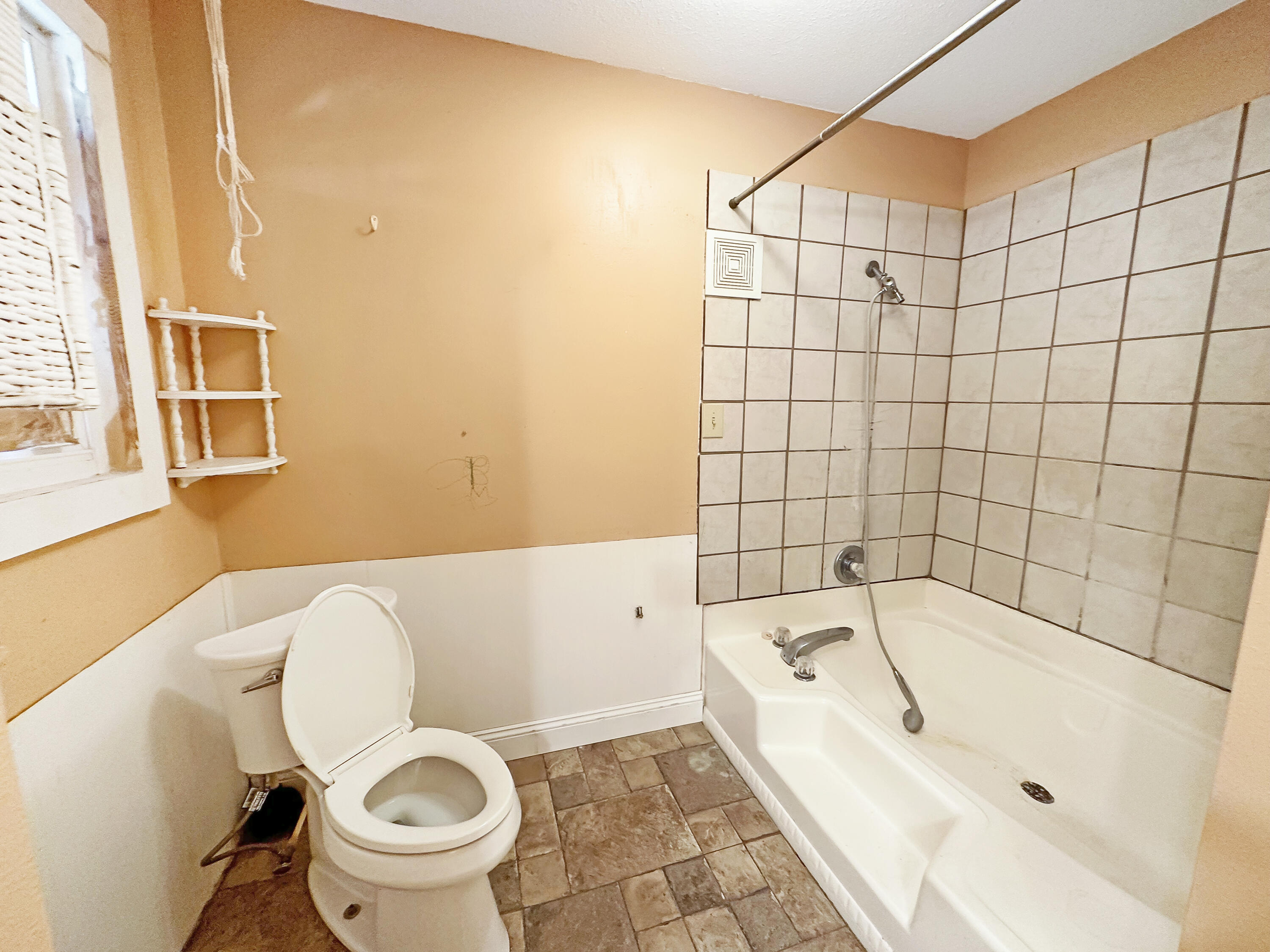 6119 Clear Creek Road Crestview, FL 32539 - Photo 9 of 46 a bathroom with a bathtub and toilet