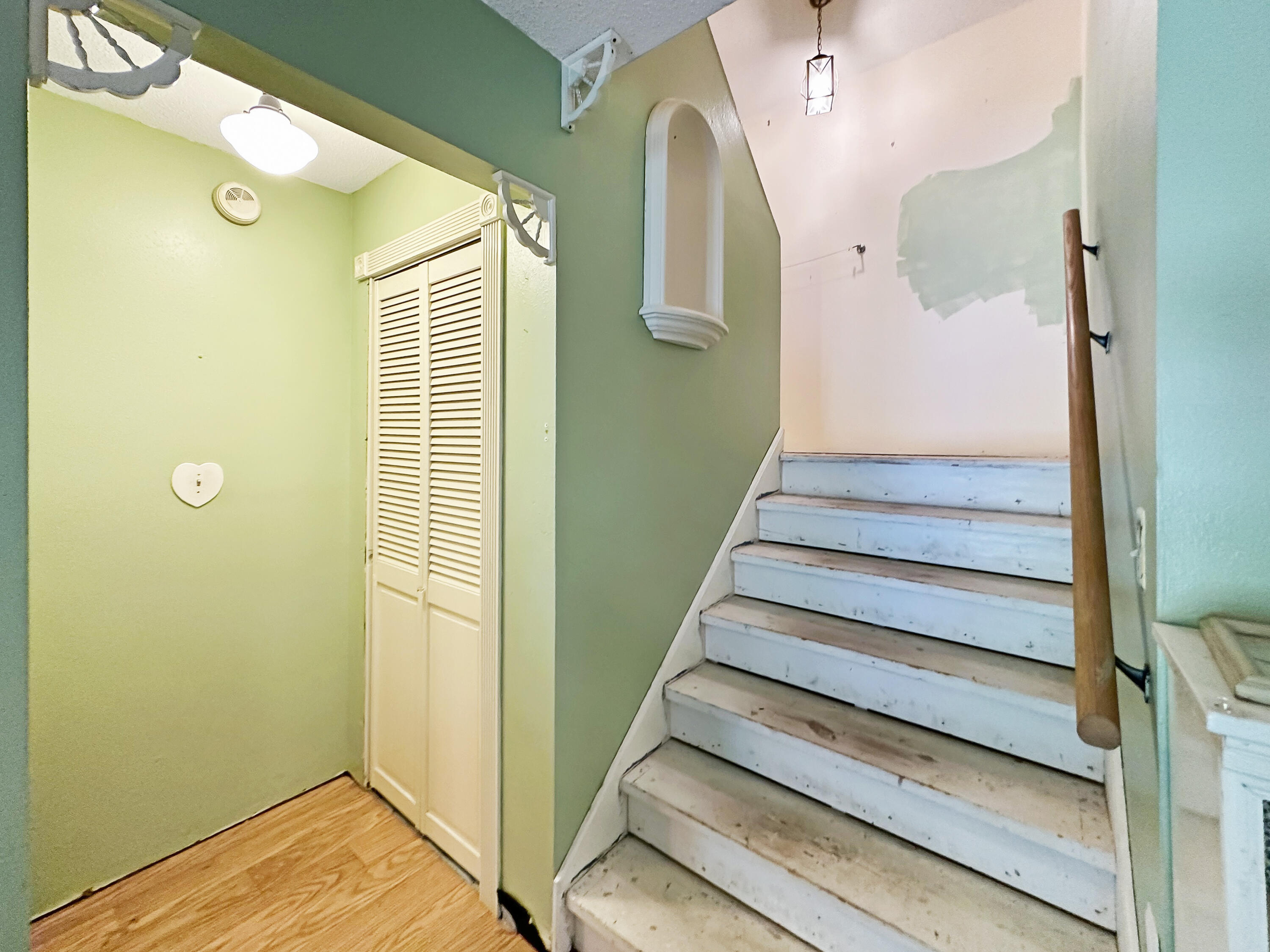 6119 Clear Creek Road Crestview, FL 32539 - Photo 10 of 46 a view of entryway