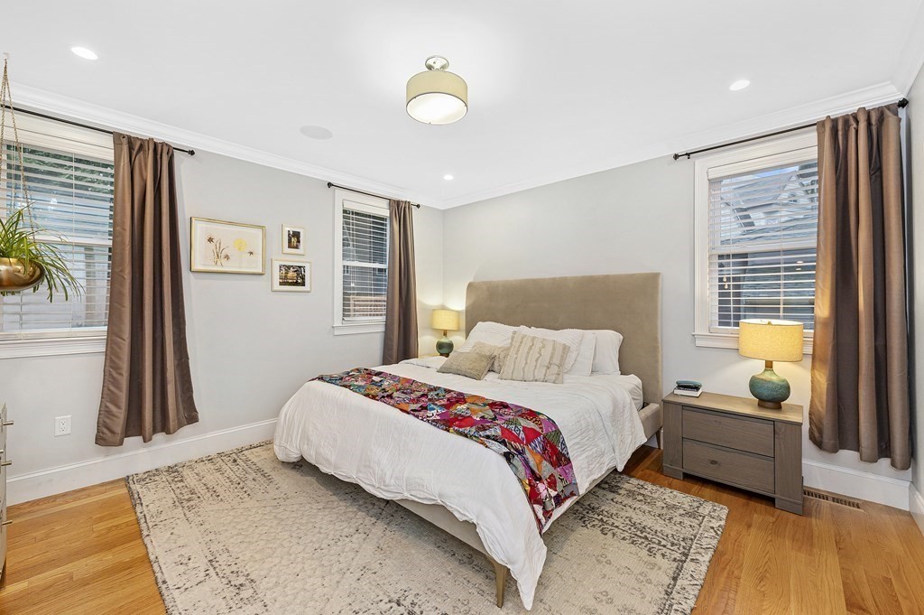 9 Bartlett Crescent, Unit 1 Brookline, MA 02446 - Photo 12 of 31