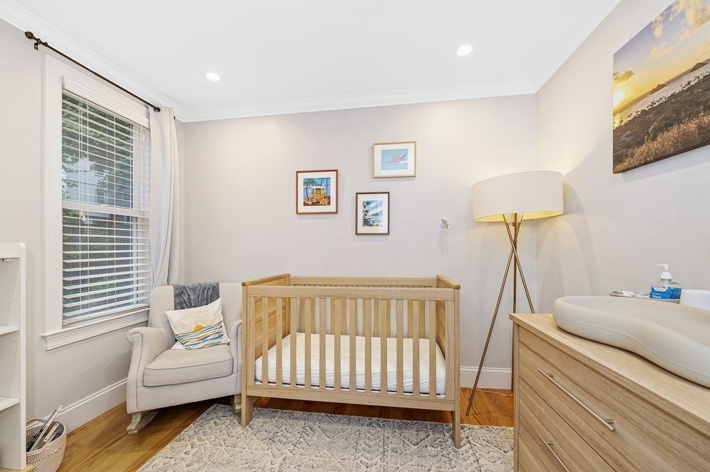 9 Bartlett Crescent, Unit 1 Brookline, MA 02446 - Photo 15 of 31