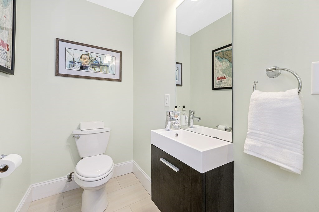 9 Bartlett Crescent, Unit 1 Brookline, MA 02446 - Photo 17 of 31