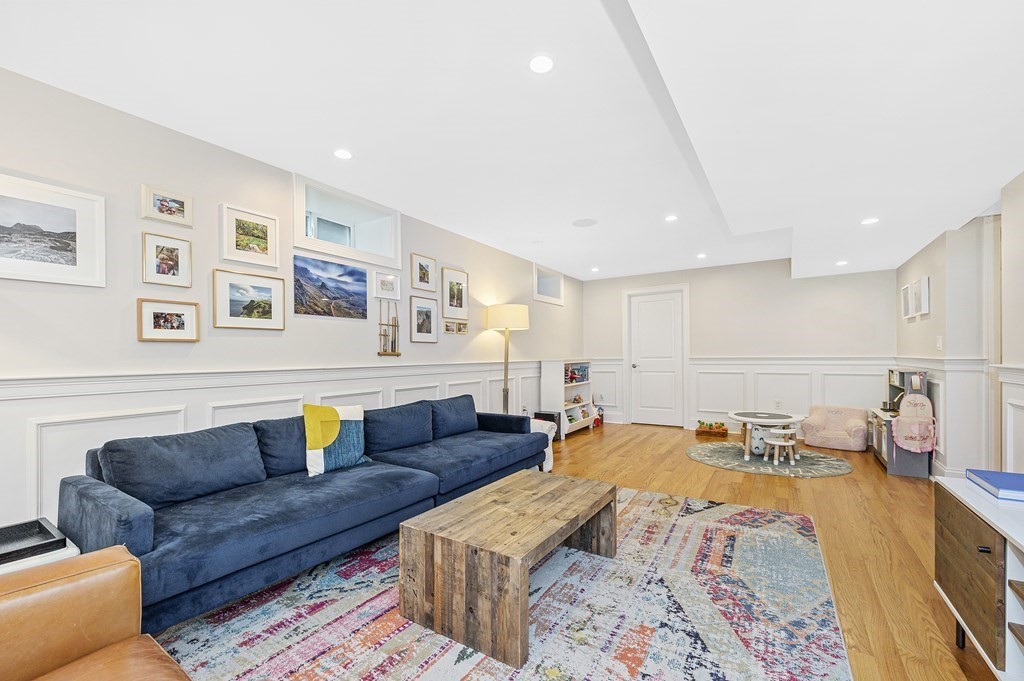 9 Bartlett Crescent, Unit 1 Brookline, MA 02446 - Photo 18 of 31