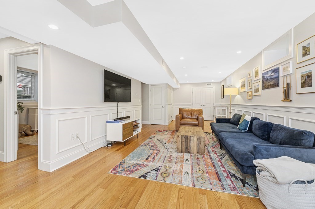 9 Bartlett Crescent, Unit 1 Brookline, MA 02446 - Photo 19 of 31