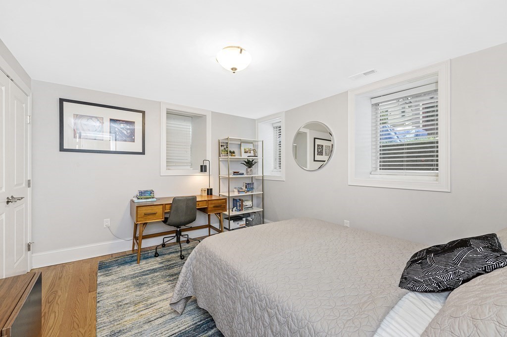 9 Bartlett Crescent, Unit 1 Brookline, MA 02446 - Photo 22 of 31