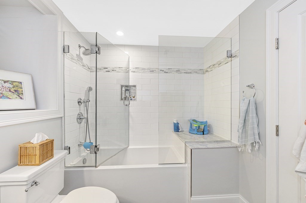 9 Bartlett Crescent, Unit 1 Brookline, MA 02446 - Photo 25 of 31