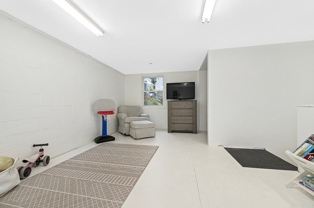 9 Bartlett Crescent, Unit 1 Brookline, MA 02446 - Photo 27 of 31