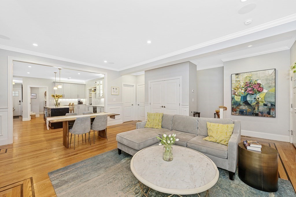 9 Bartlett Crescent, Unit 1 Brookline, MA 02446 - Photo 4 of 31