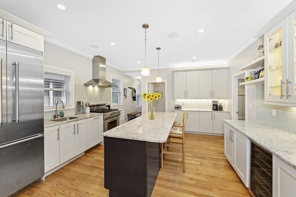 9 Bartlett Crescent, Unit 1 Brookline, MA 02446 - Photo 7 of 31