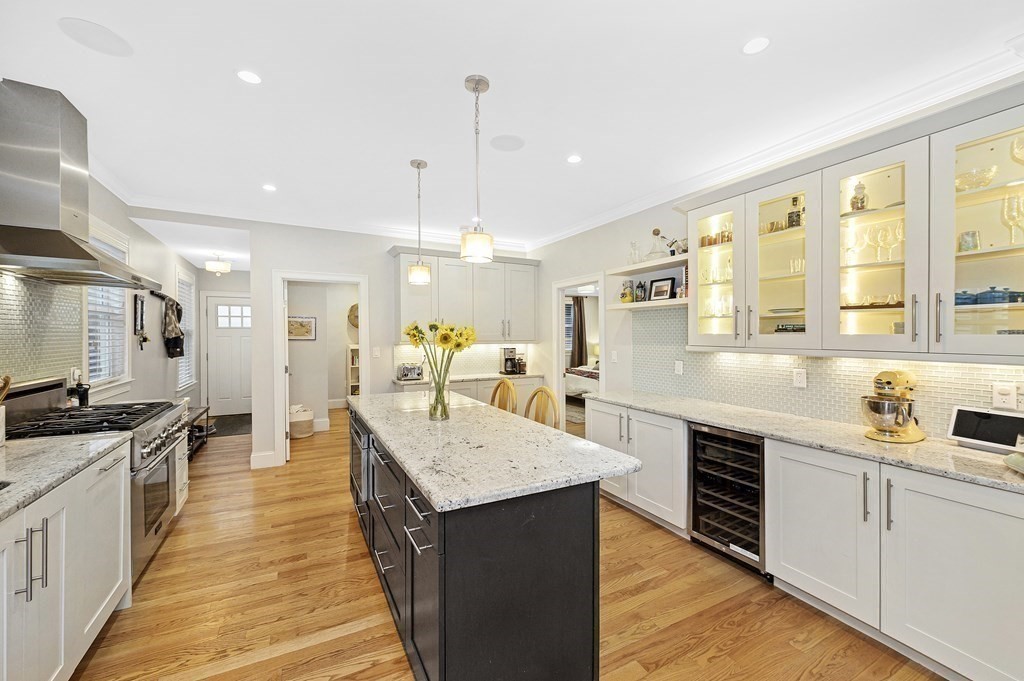 9 Bartlett Crescent, Unit 1 Brookline, MA 02446 - Photo 8 of 31