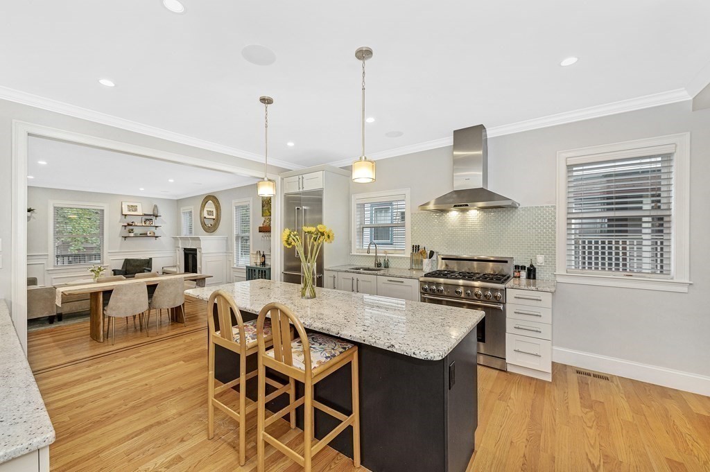 9 Bartlett Crescent, Unit 1 Brookline, MA 02446 - Photo 10 of 31