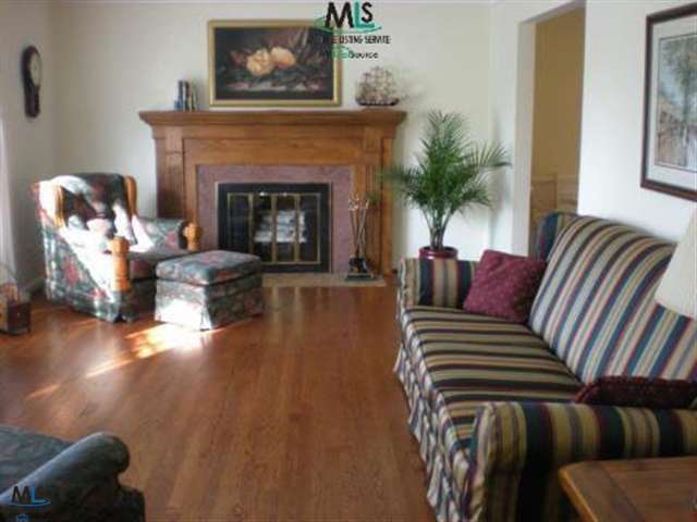 484 Fisher Road Grosse Pointe, MI 48230 - Photo 2 of 8 31104725-1.JPG