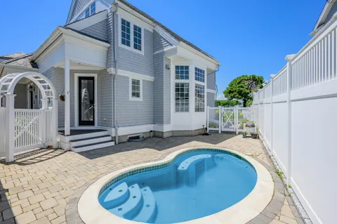 $4,395,000 | 129 Shore Drive West, Mashpee, MA 02649