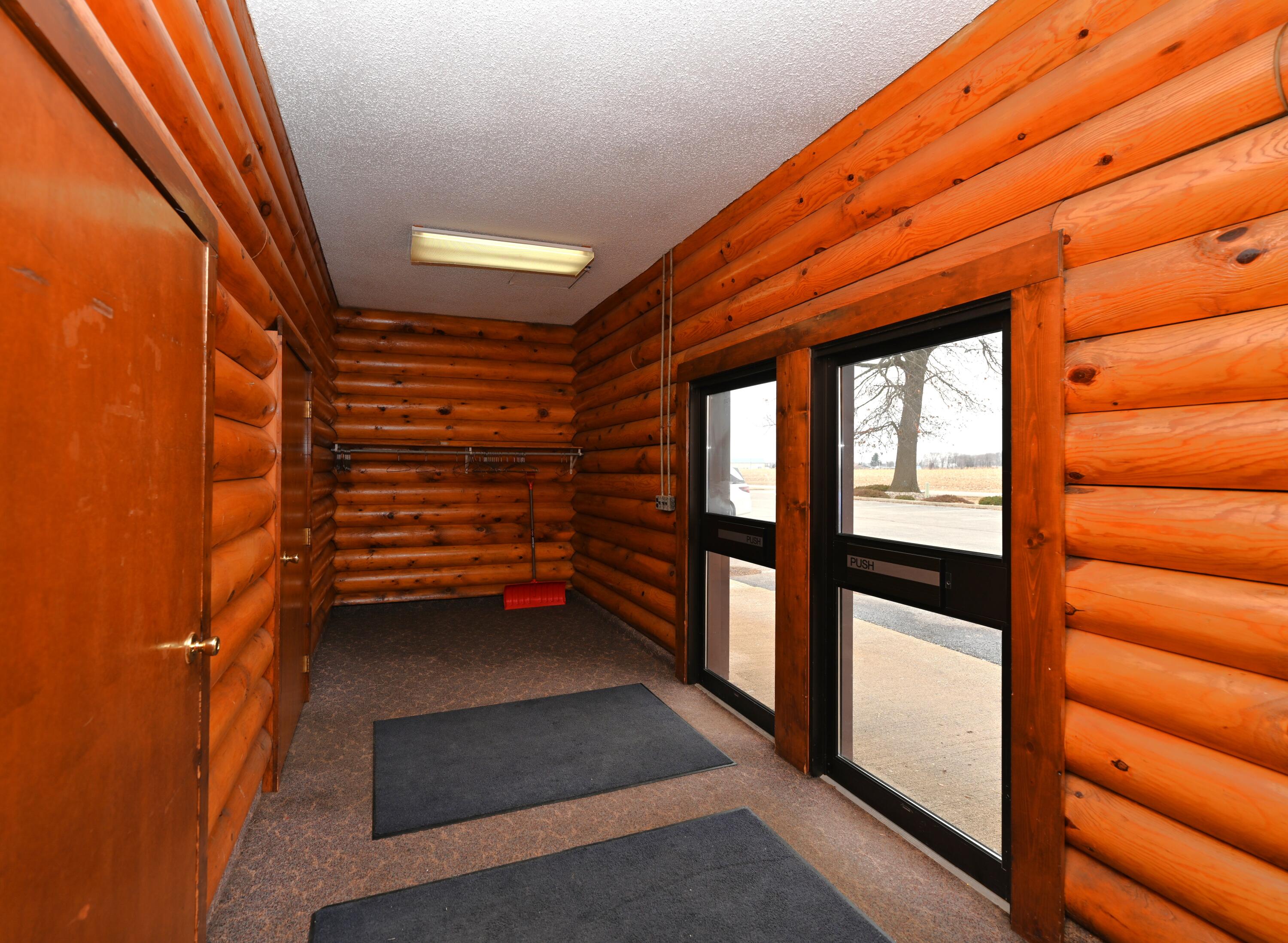340 East 50 North Winamac, IN 46996 - Photo 33 of 38 a view of entryway