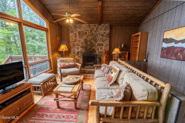 $879,000 | 188 South Shore Road, Lake Pleasant, NY 12108