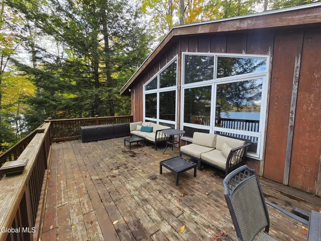 $879,000 | 188 South Shore Road, Lake Pleasant, NY 12108