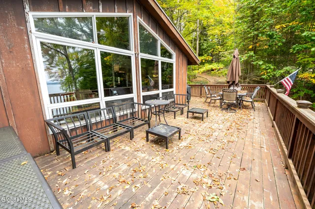 $879,000 | 188 South Shore Road, Lake Pleasant, NY 12108