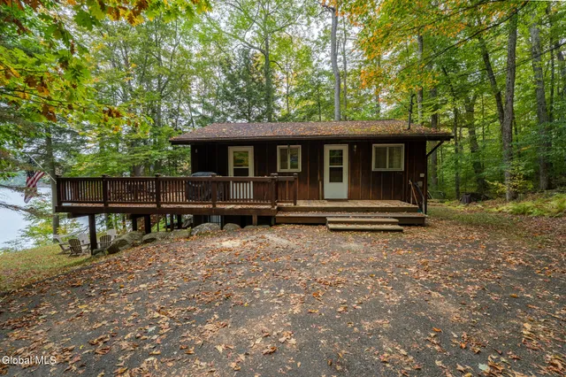 $879,000 | 188 South Shore Road, Lake Pleasant, NY 12108