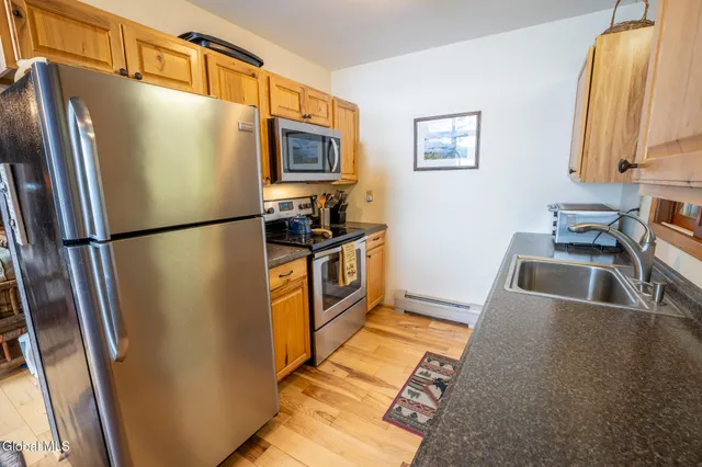 $879,000 | 188 South Shore Road, Lake Pleasant, NY 12108